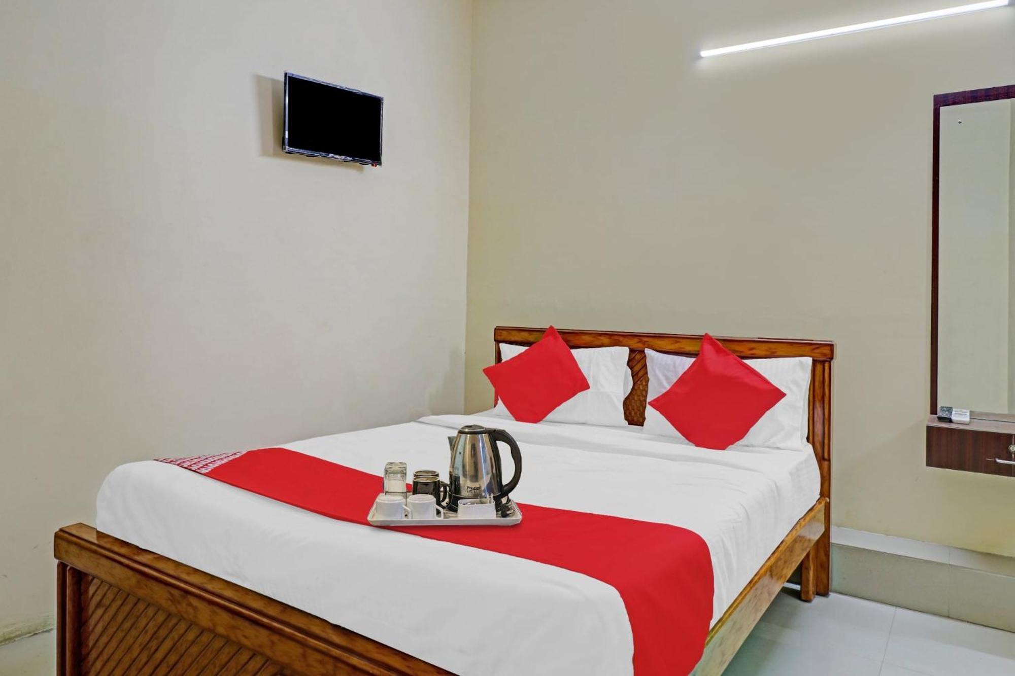 Hotel O Lakshmi Sri Deluxe Boarding & Lodgeing Kumbalgod Eksteriør billede