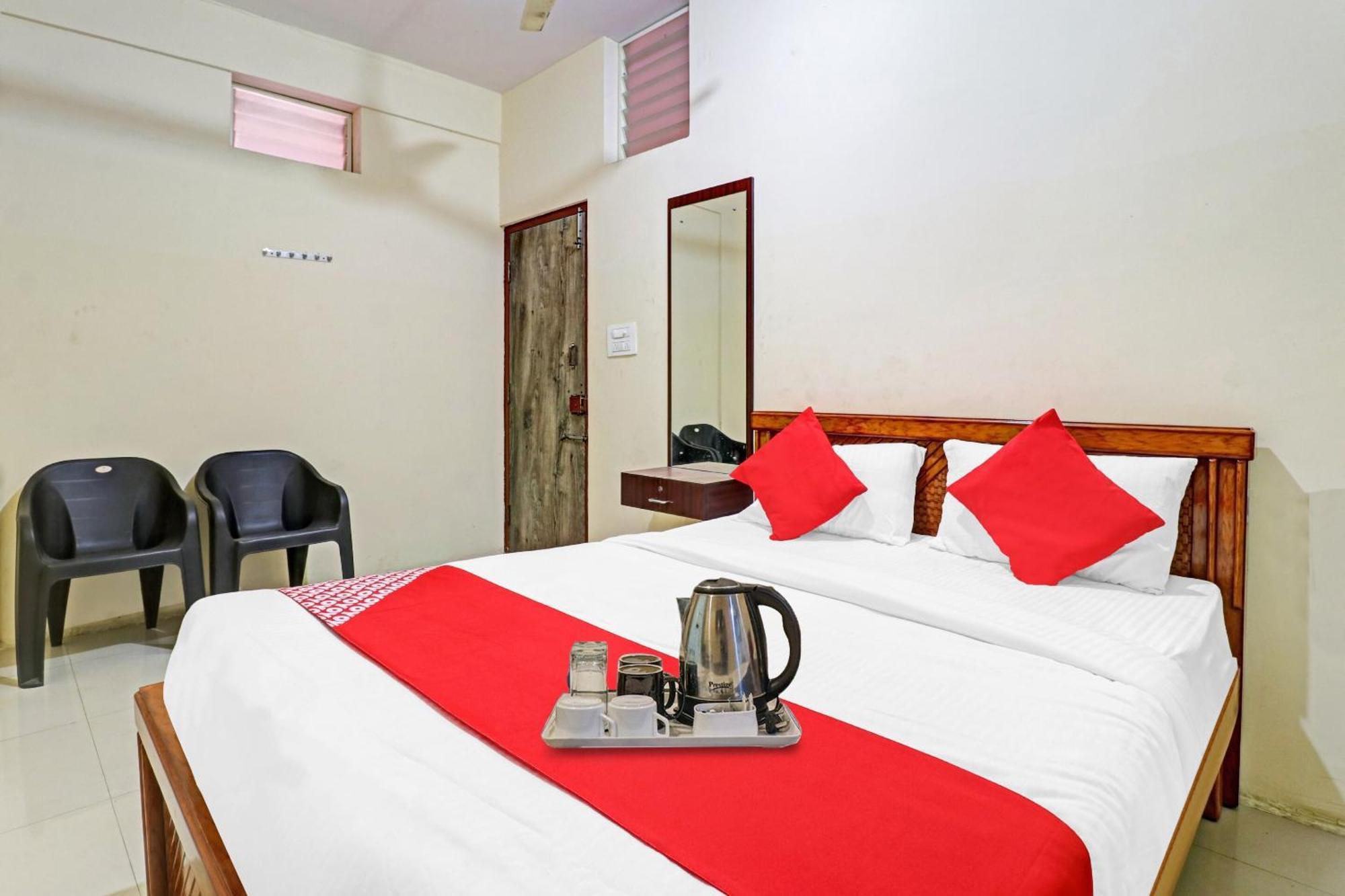 Hotel O Lakshmi Sri Deluxe Boarding & Lodgeing Kumbalgod Eksteriør billede