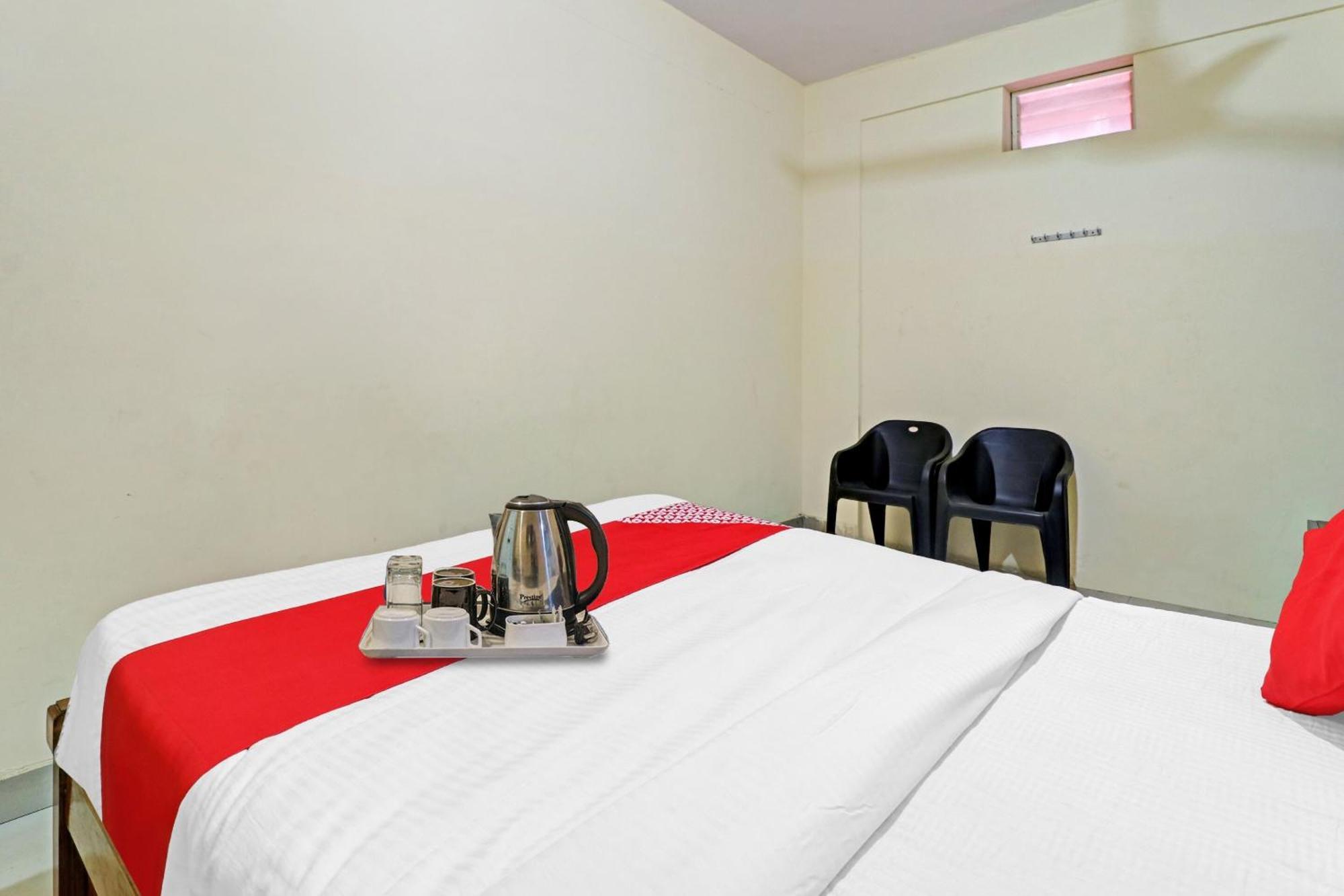 Hotel O Lakshmi Sri Deluxe Boarding & Lodgeing Kumbalgod Eksteriør billede